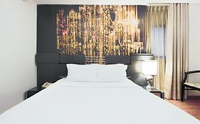 A&Em - The Petit Hotel